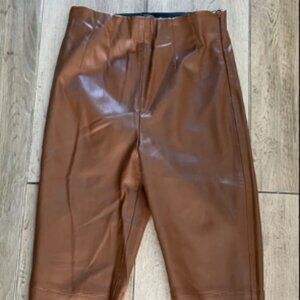 Pantalon en simili cuir Zara/ Pants – Chic Meets Confidence